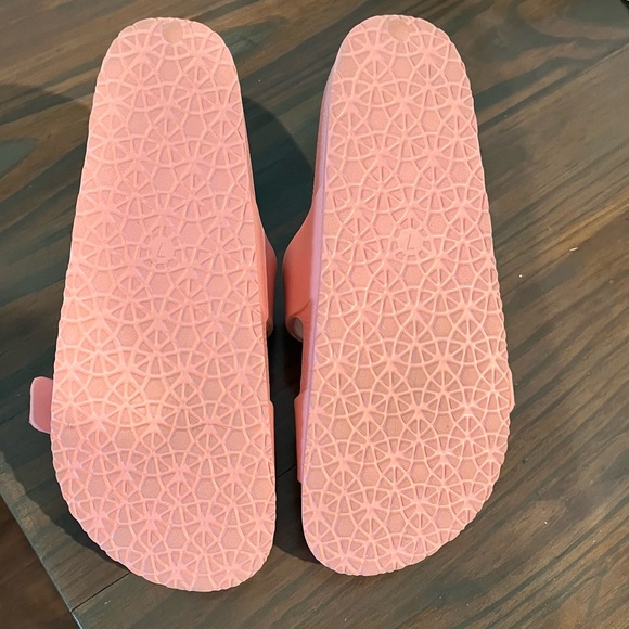 Cutest pink slides for spring/summer. VERY gently worn! - Picture 3 of 4